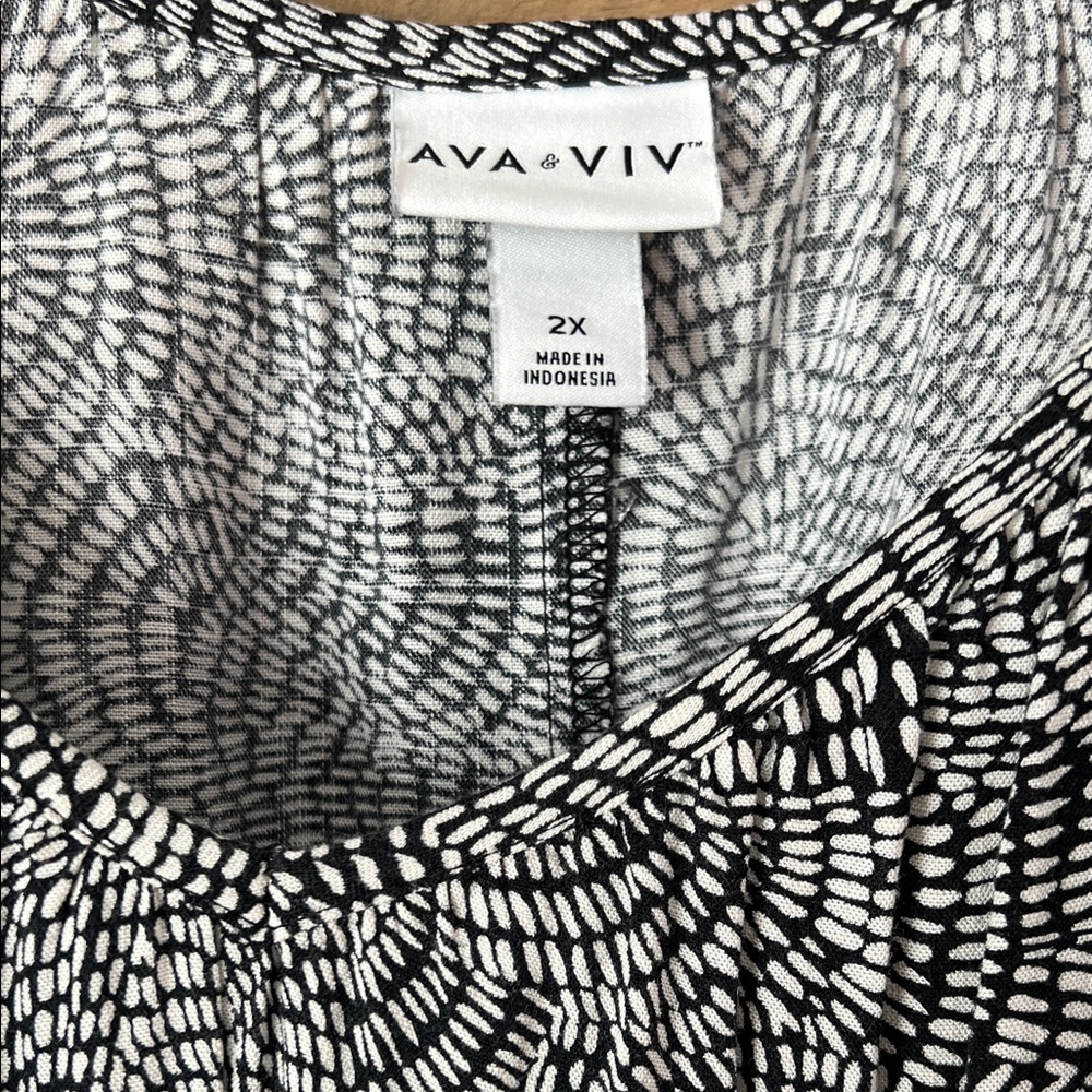 Black and White Patterned Dress - Picture 2 of 3